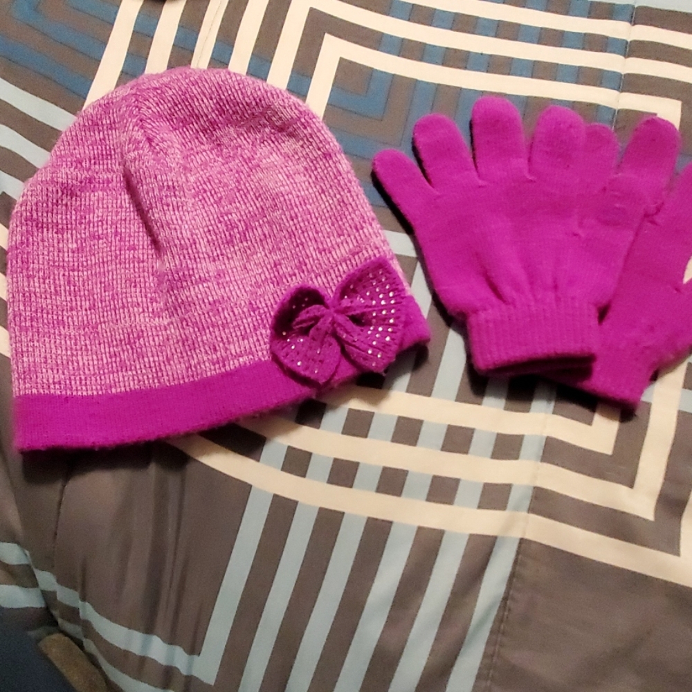 Hat and gloves